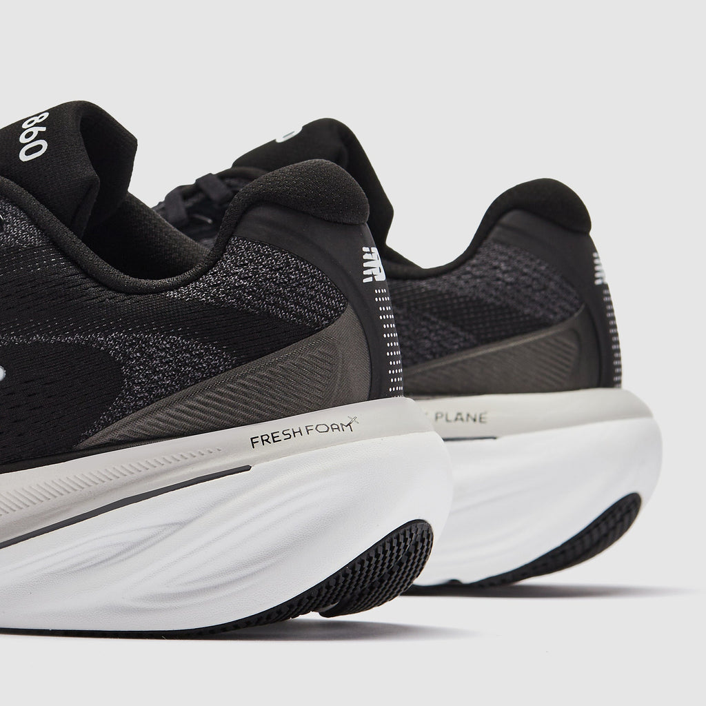 New Balance 860 v15